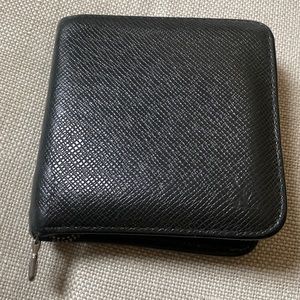 Louis Vuitton Taiga Leather Men’s Wallet